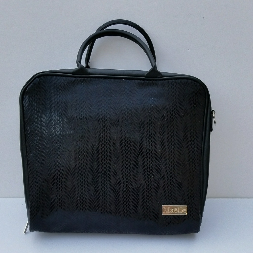 Maelle black briefcase.